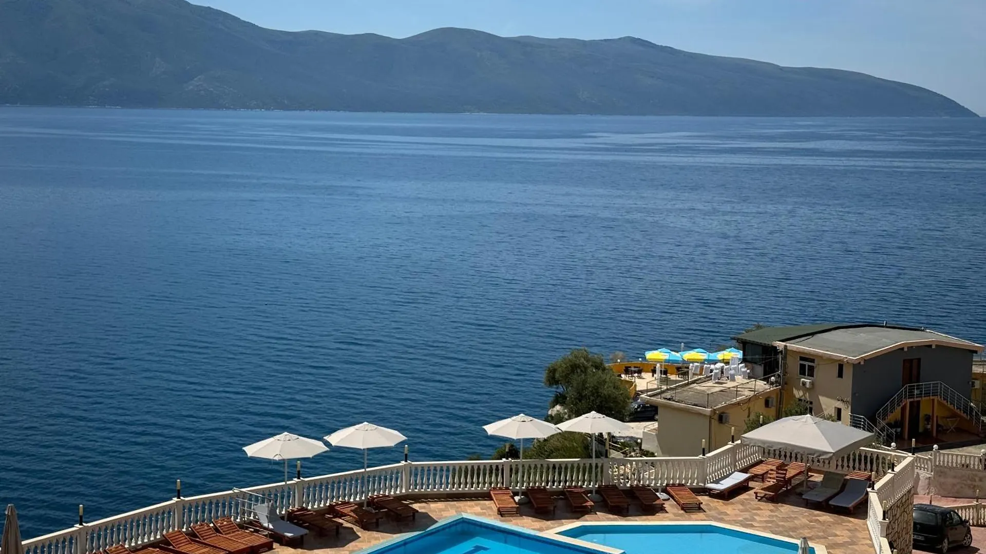 Nuna Hotel Radhimë