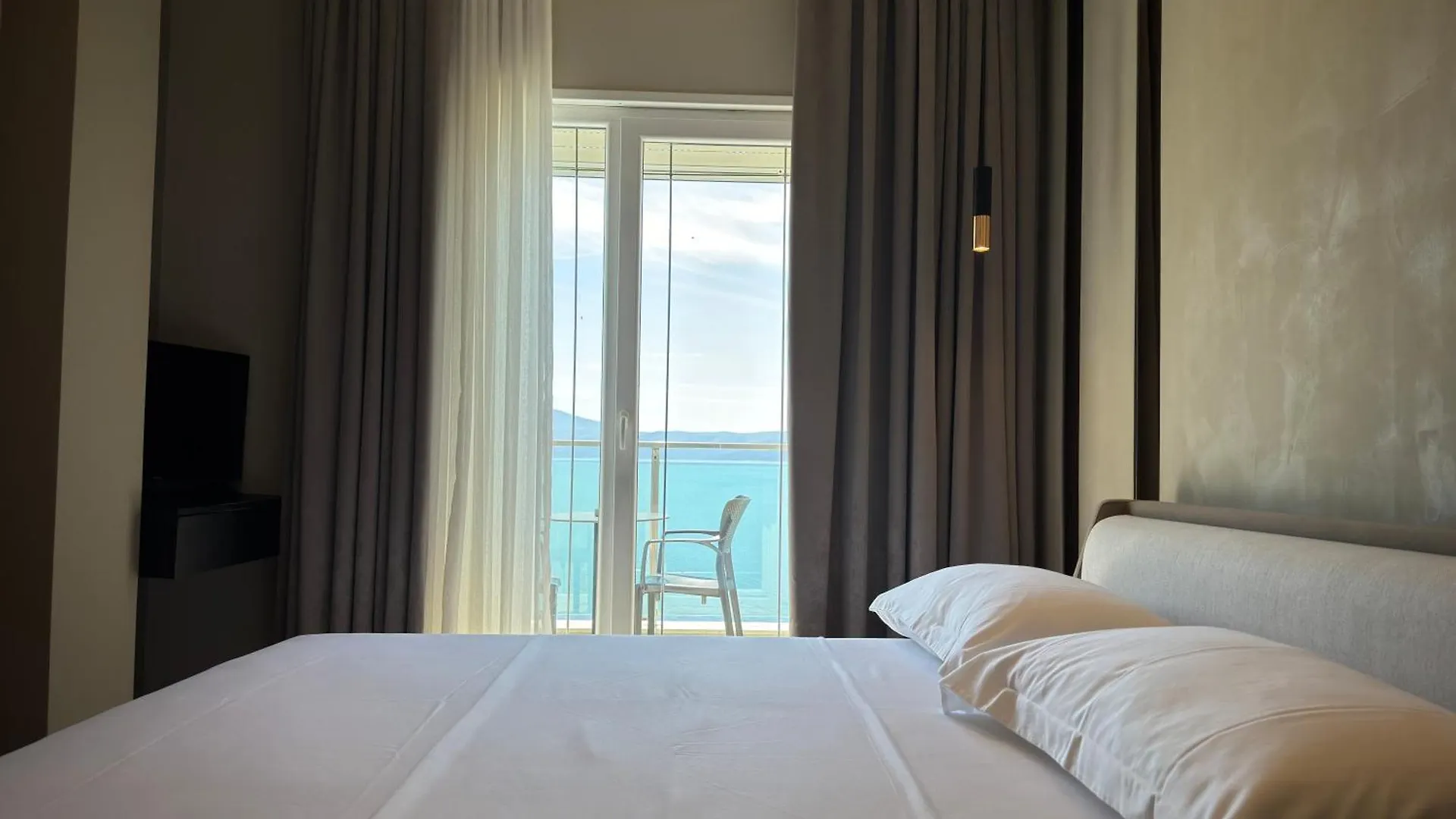 Nuna Hotel Radhimë