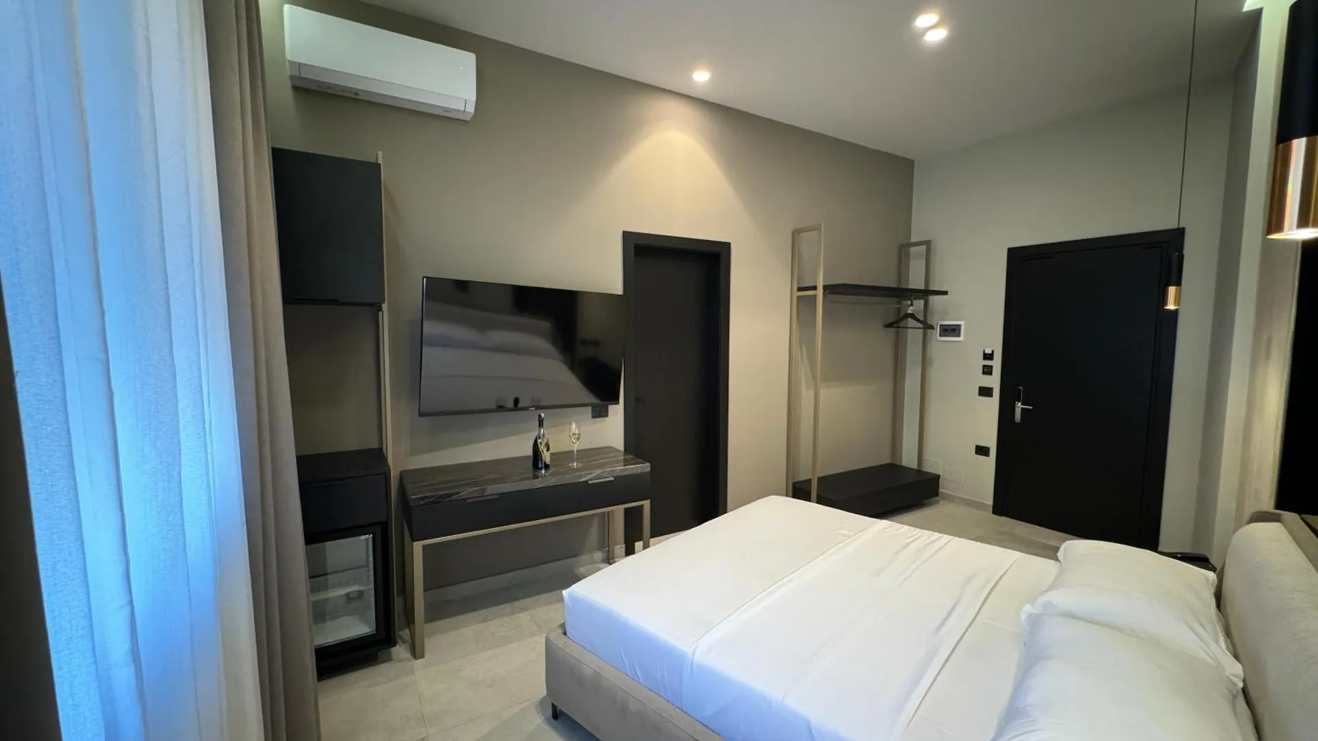 Nuna Hotel Radhimë
