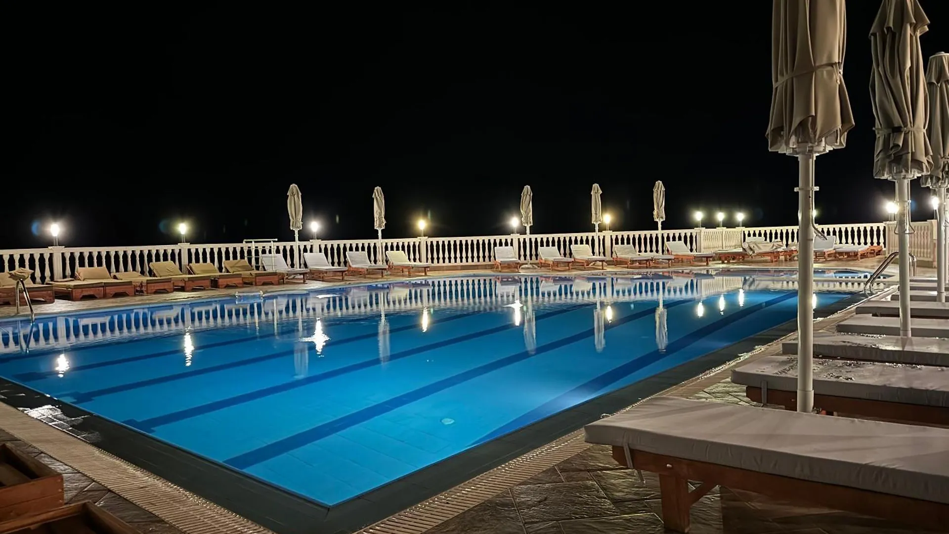 Nuna Hotel Radhimë