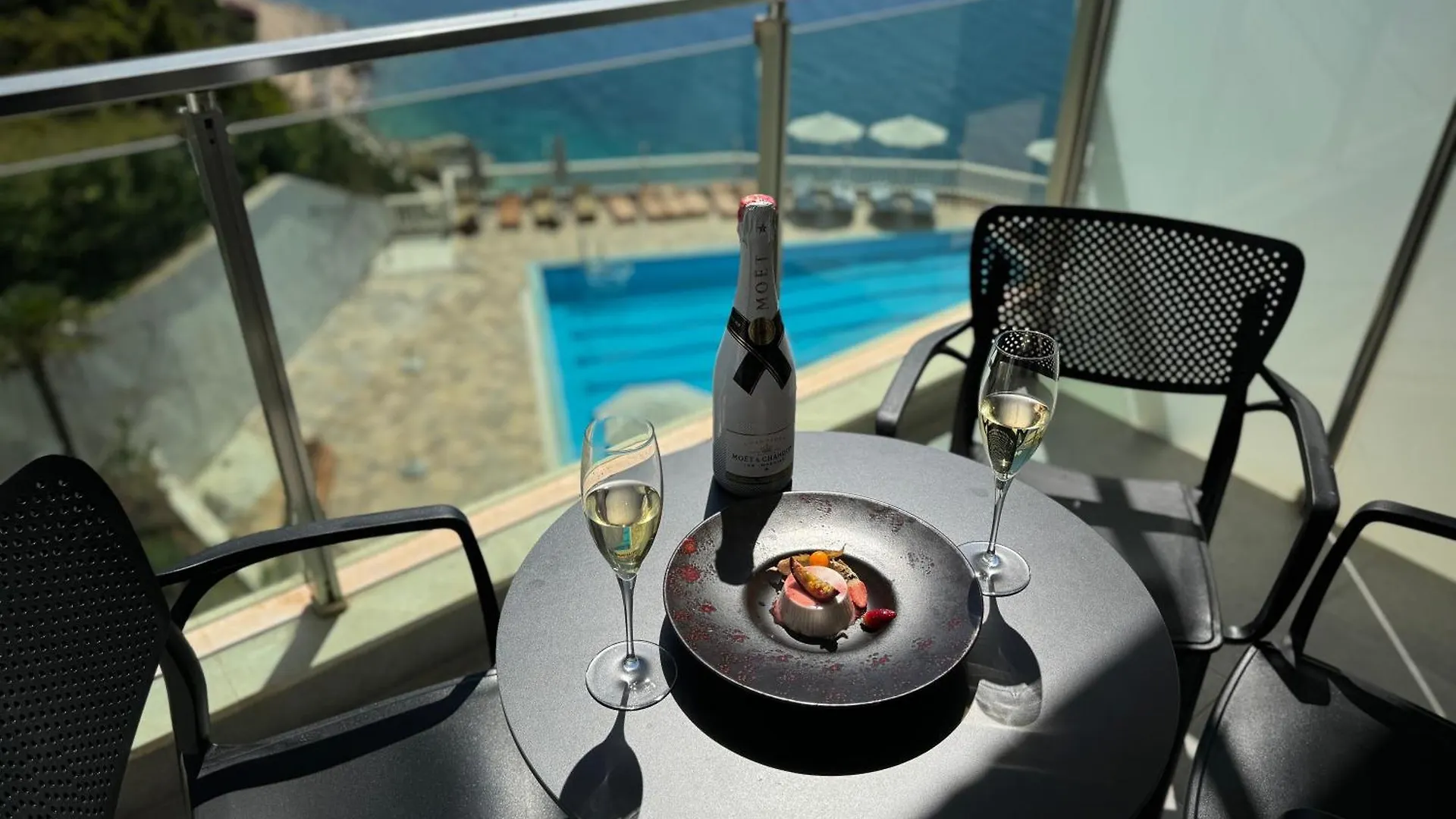 Nuna Hotel Radhimë Albánie
