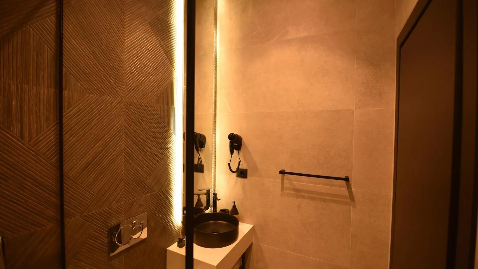Nuna Hotel Radhimë
