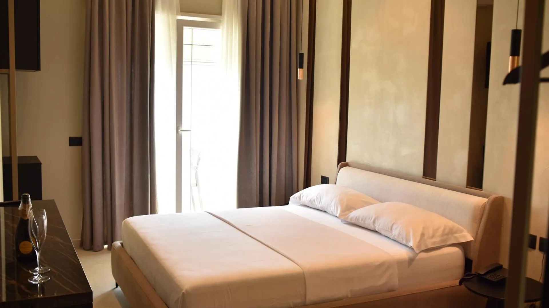 Nuna Hotel Radhimë