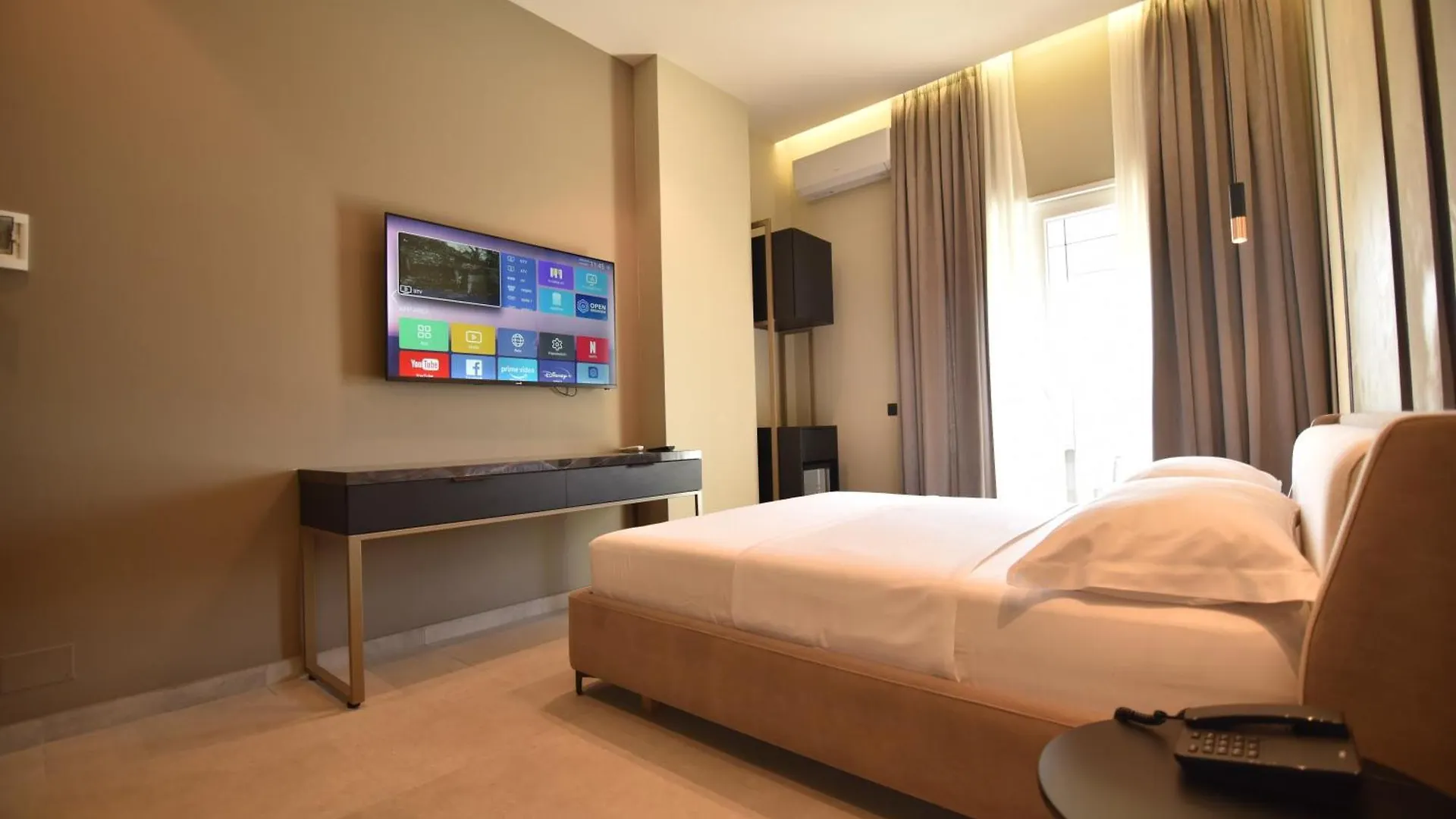 Nuna Hotel Radhimë