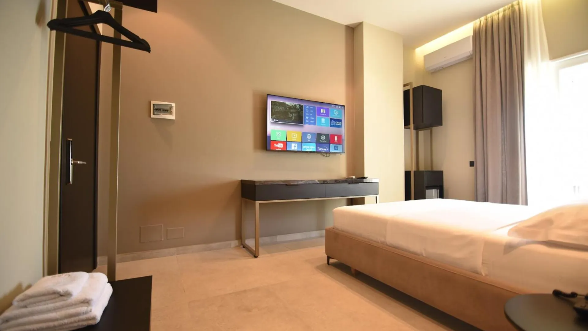 Nuna Hotel Radhimë